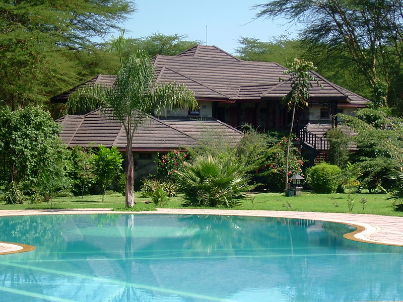 What is the difference between Safari lodge and tented camp