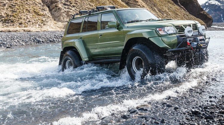 What safari vehicle types do you use on your tours