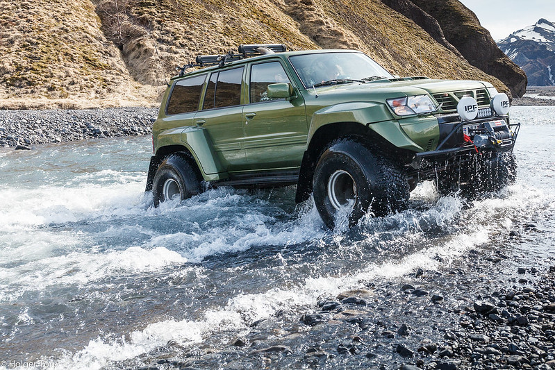 What safari vehicle types do you use on your tours